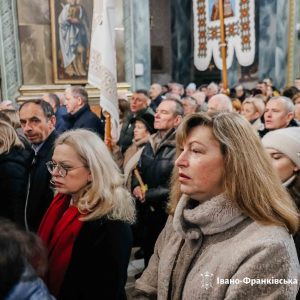 В Івано-Франківську на площі Шептицького, де відбулося освячення стрітенських свічок.