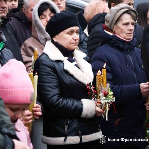 В Івано-Франківську на площі Шептицького, де відбулося освячення стрітенських свічок.