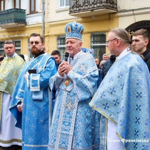 В Івано-Франківську на площі Шептицького, де відбулося освячення стрітенських свічок.