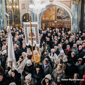 В Івано-Франківську на площі Шептицького, де відбулося освячення стрітенських свічок.