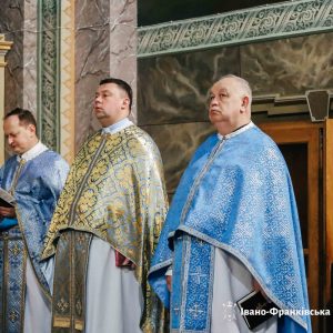 В Івано-Франківську на площі Шептицького, де відбулося освячення стрітенських свічок.