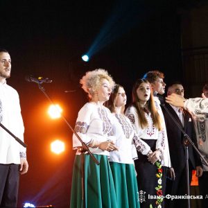 Митрополит Володимир вручив Патріарші грамоти наставникам Івано-Франківського коледжу фізичного виховання