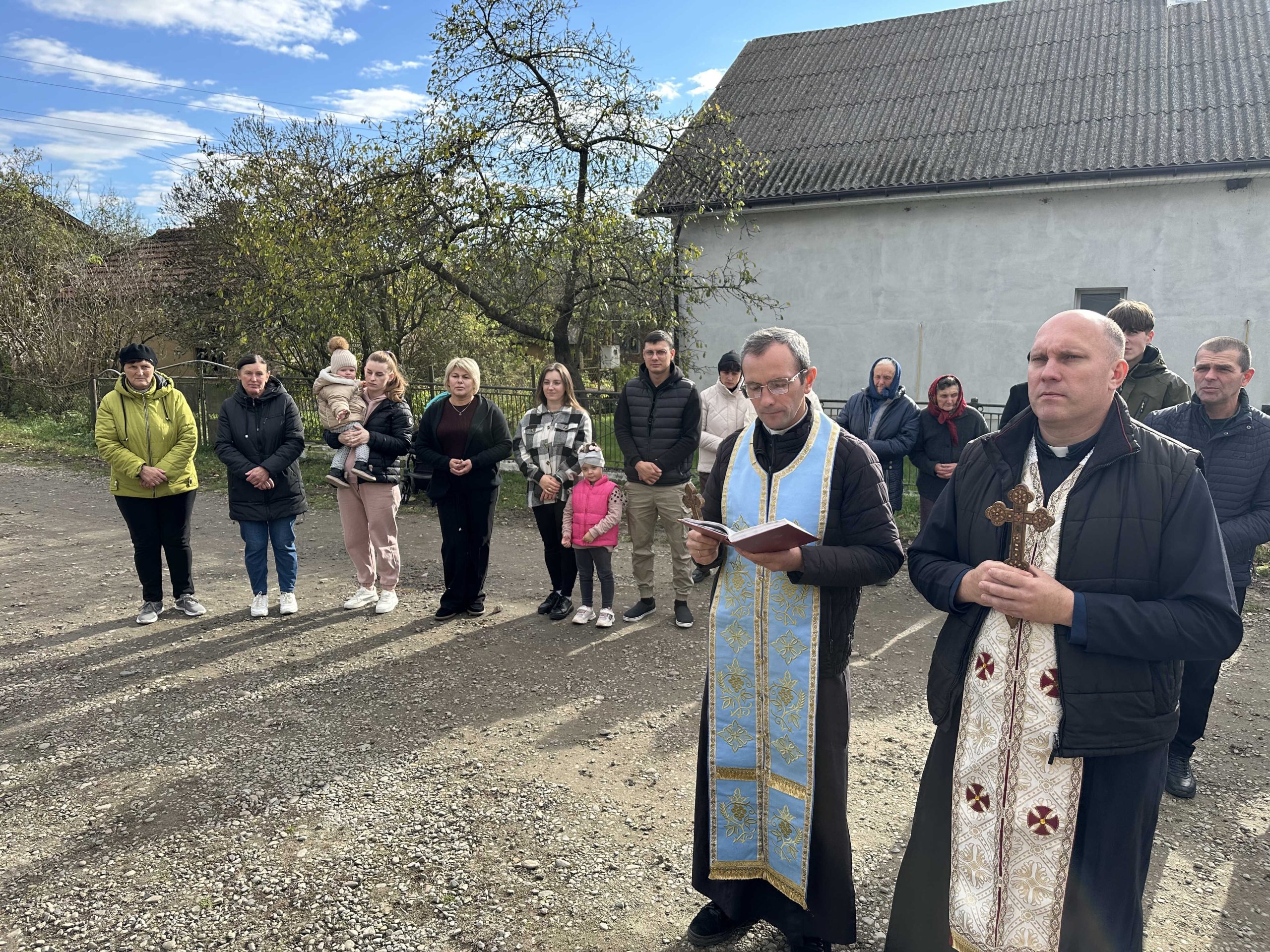 У селі Тустань освятили фігуру Пресвятої Богородиці в пам’ять про Героя України Юрія Левандівського У селі Тустань освятили фігуру Пресвятої Богородиці в пам’ять про Героя України Юрія Левандівського