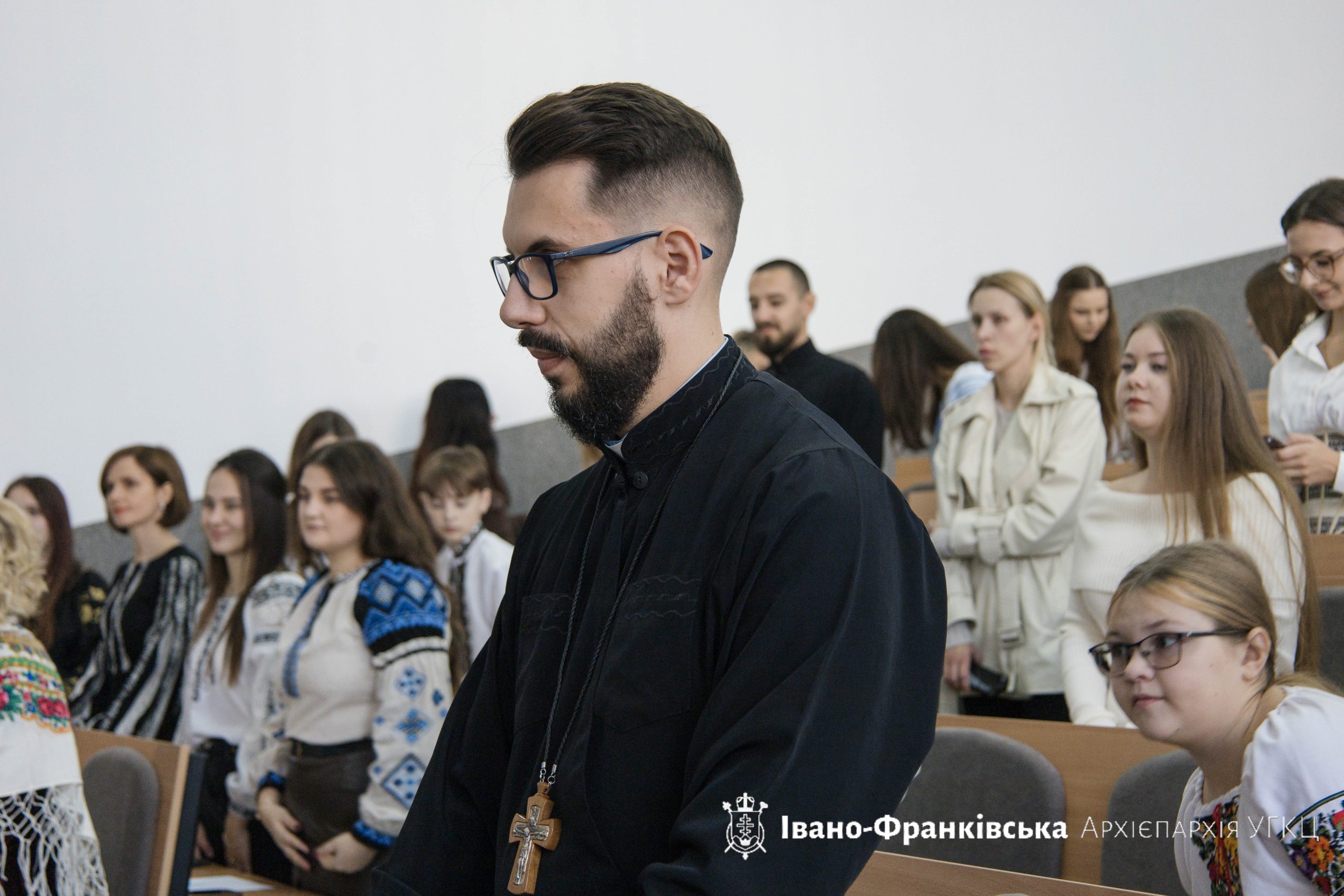 Священнослужителі Івано-Франківської Архієпархії долучилися до написання Всеукраїнського Радіодиктанту національної єдності Священнослужителі Івано-Франківської Архієпархії долучилися до написання Всеукраїнського Радіодиктанту національної єдності