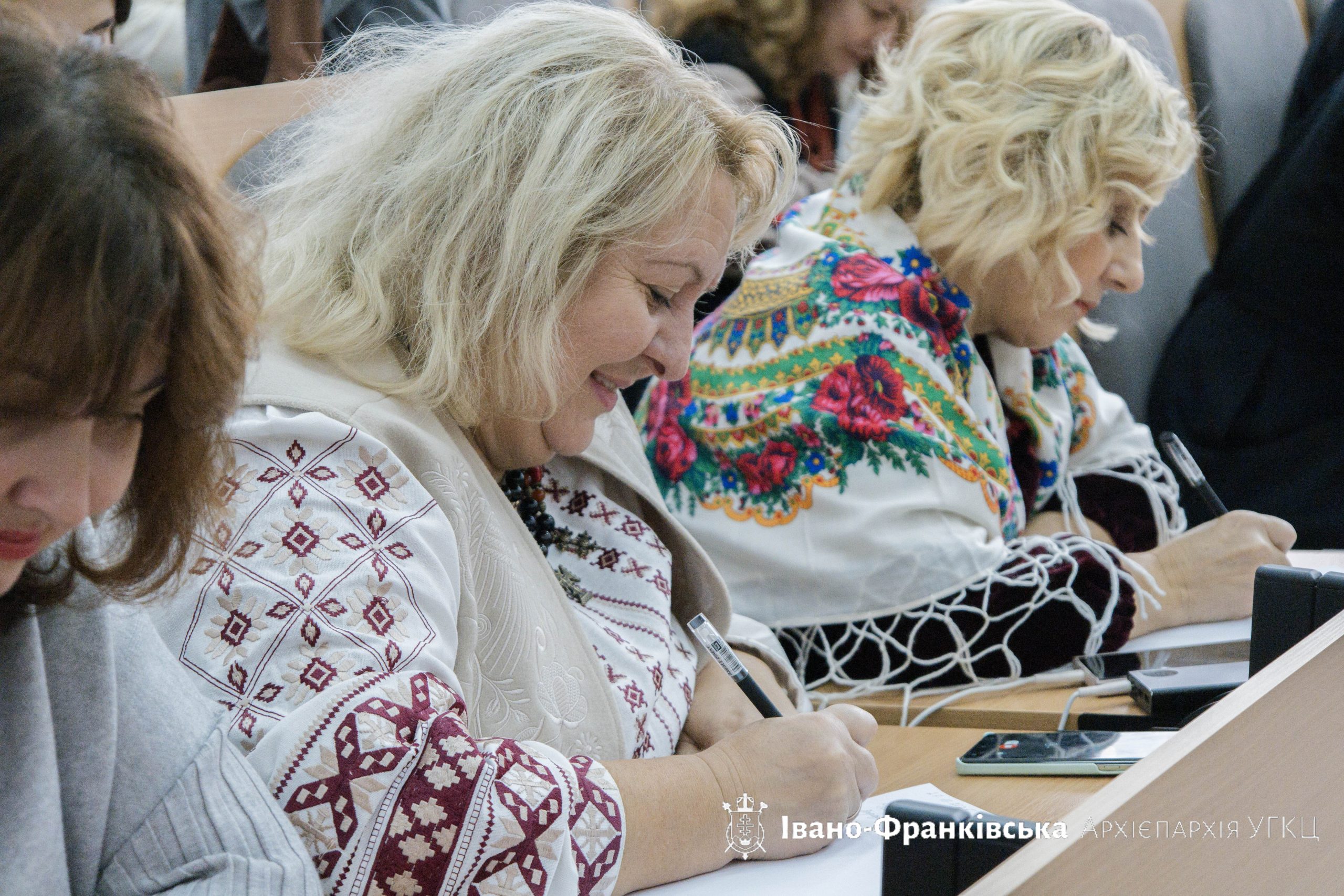 Священнослужителі Івано-Франківської Архієпархії долучилися до написання Всеукраїнського Радіодиктанту національної єдності Священнослужителі Івано-Франківської Архієпархії долучилися до написання Всеукраїнського Радіодиктанту національної єдності