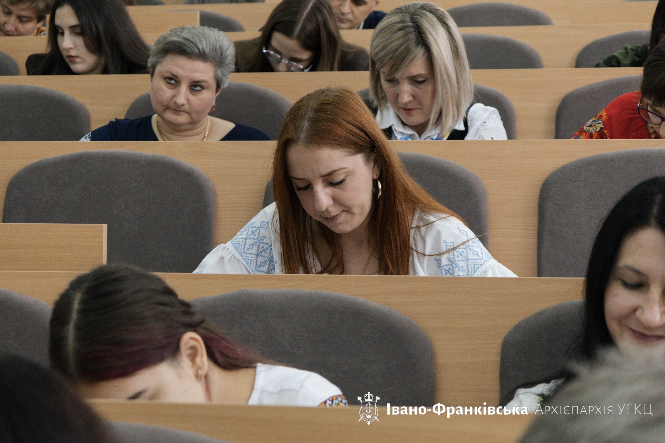 Священнослужителі Івано-Франківської Архієпархії долучилися до написання Всеукраїнського Радіодиктанту національної єдності Священнослужителі Івано-Франківської Архієпархії долучилися до написання Всеукраїнського Радіодиктанту національної єдності