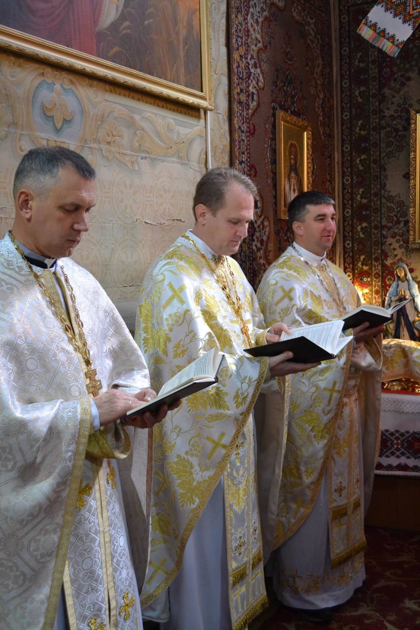 Як відбувся храмовий празник парафії св. влкмч. Димитрія Мироточця в Івано-Франківську? Як відбувся храмовий празник парафії св. влкмч. Димитрія Мироточця в Івано-Франківську?