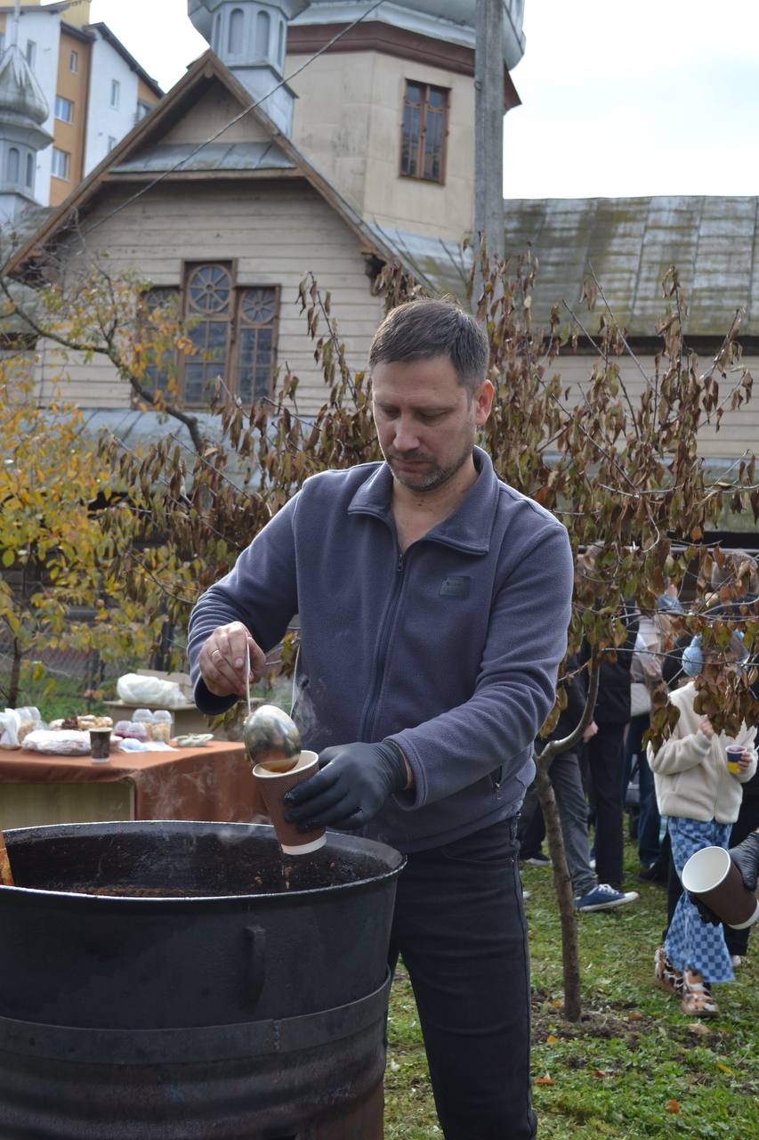 Як відбувся храмовий празник парафії св. влкмч. Димитрія Мироточця в Івано-Франківську? Як відбувся храмовий празник парафії св. влкмч. Димитрія Мироточця в Івано-Франківську?