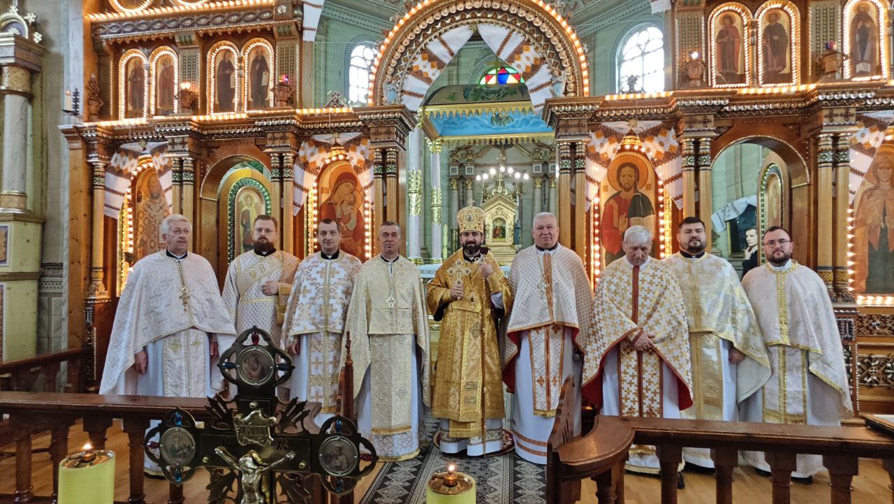 Владика Микола візитував столітній храм св. влкмцц. Параскевії у Брошневі Владика Микола візитував столітній храм св. влкмцц. Параскевії у Брошневі