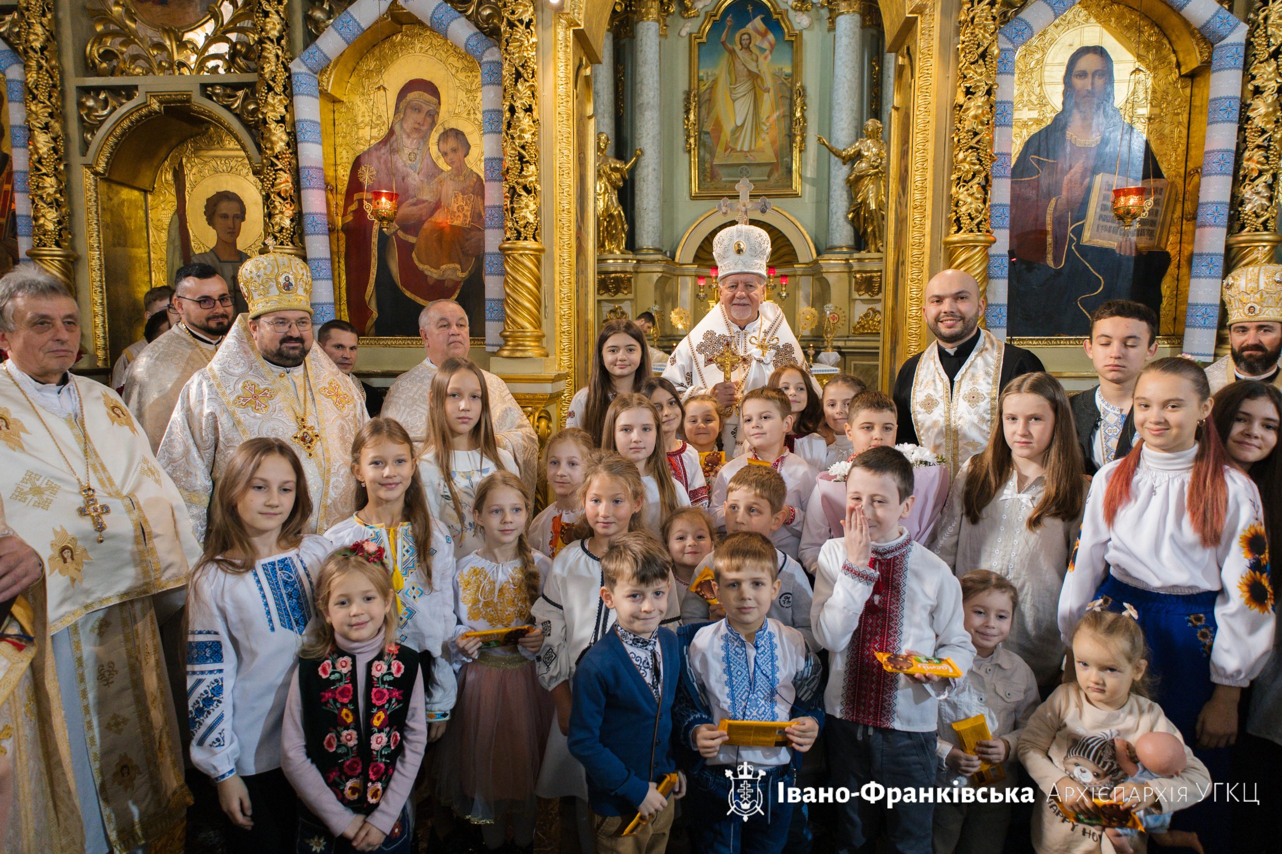 Вірні та духовенство Івано-Франківської Митрополії привітали Митрополита Володимира з днем народження Вірні та духовенство Івано-Франківської Митрополії привітали Митрополита Володимира з днем народження