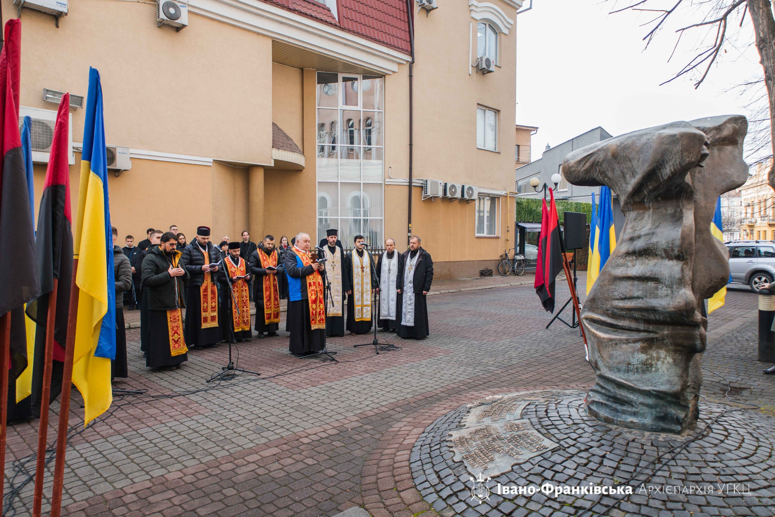 Духовенство та громада Івано-Франківська вшанували пам’ять страчених українських націоналістів Духовенство та громада Івано-Франківська вшанували пам’ять страчених українських націоналістів