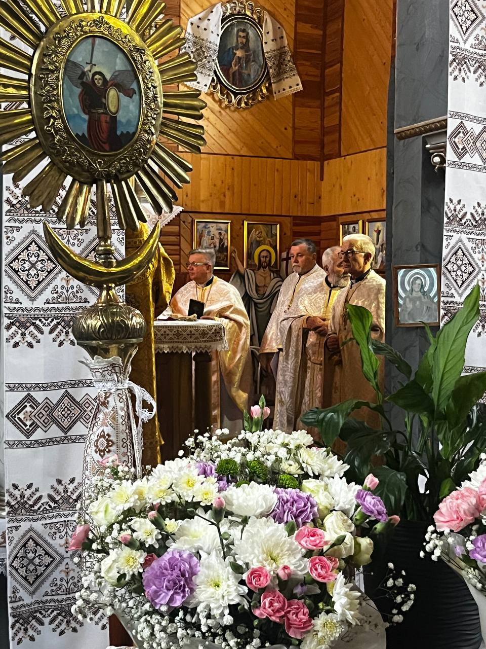 «Маленькі чуда відбуваються щодня», — Владика Микола у 135-літній парафії села Перекоси «Маленькі чуда відбуваються щодня», — Владика Микола у 135-літній парафії села Перекоси