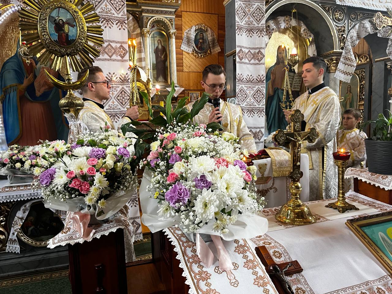 «Маленькі чуда відбуваються щодня», — Владика Микола у 135-літній парафії села Перекоси «Маленькі чуда відбуваються щодня», — Владика Микола у 135-літній парафії села Перекоси