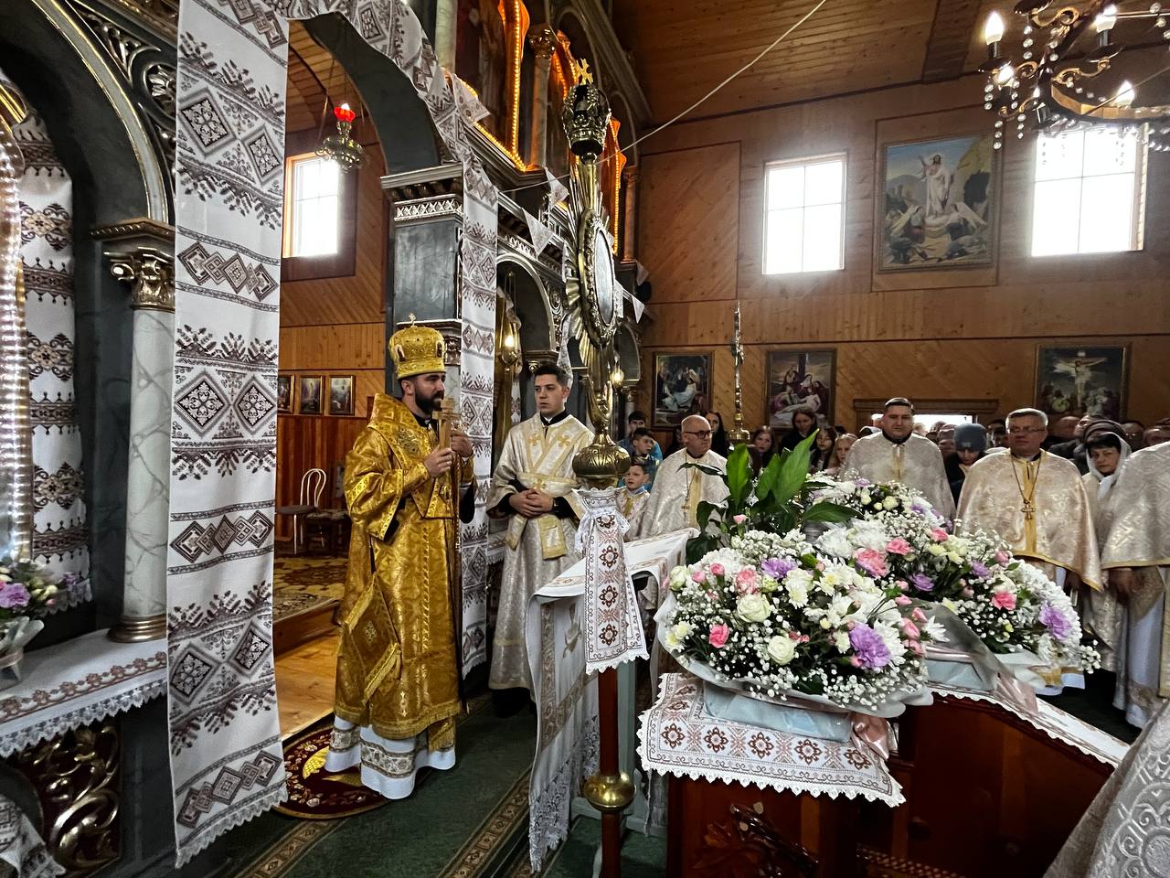 «Маленькі чуда відбуваються щодня», — Владика Микола у 135-літній парафії села Перекоси «Маленькі чуда відбуваються щодня», — Владика Микола у 135-літній парафії села Перекоси