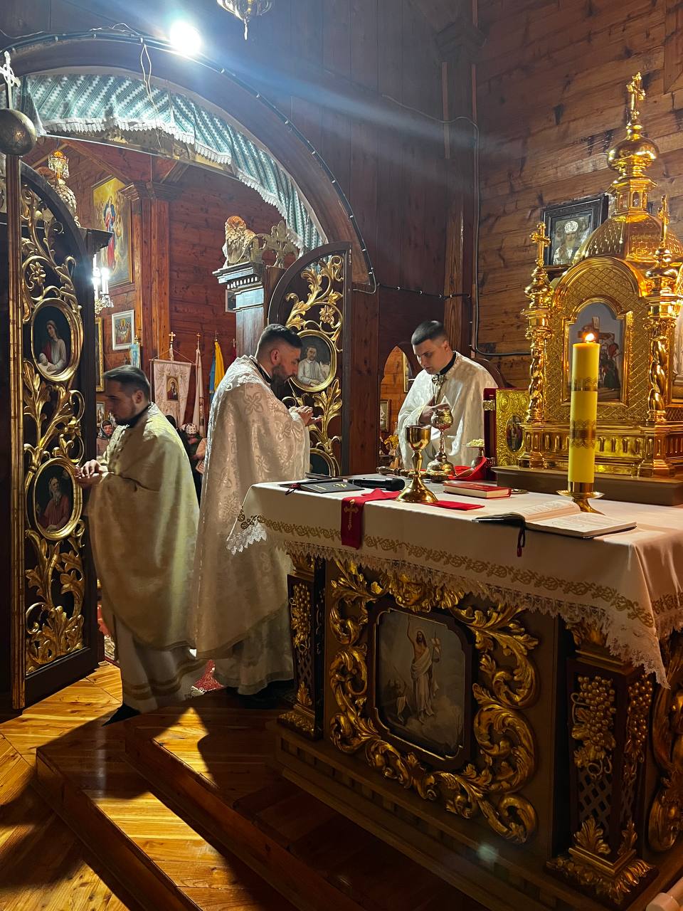 У Грабівці відбулися нічні молитовні чування У Грабівці відбулися нічні молитовні чування