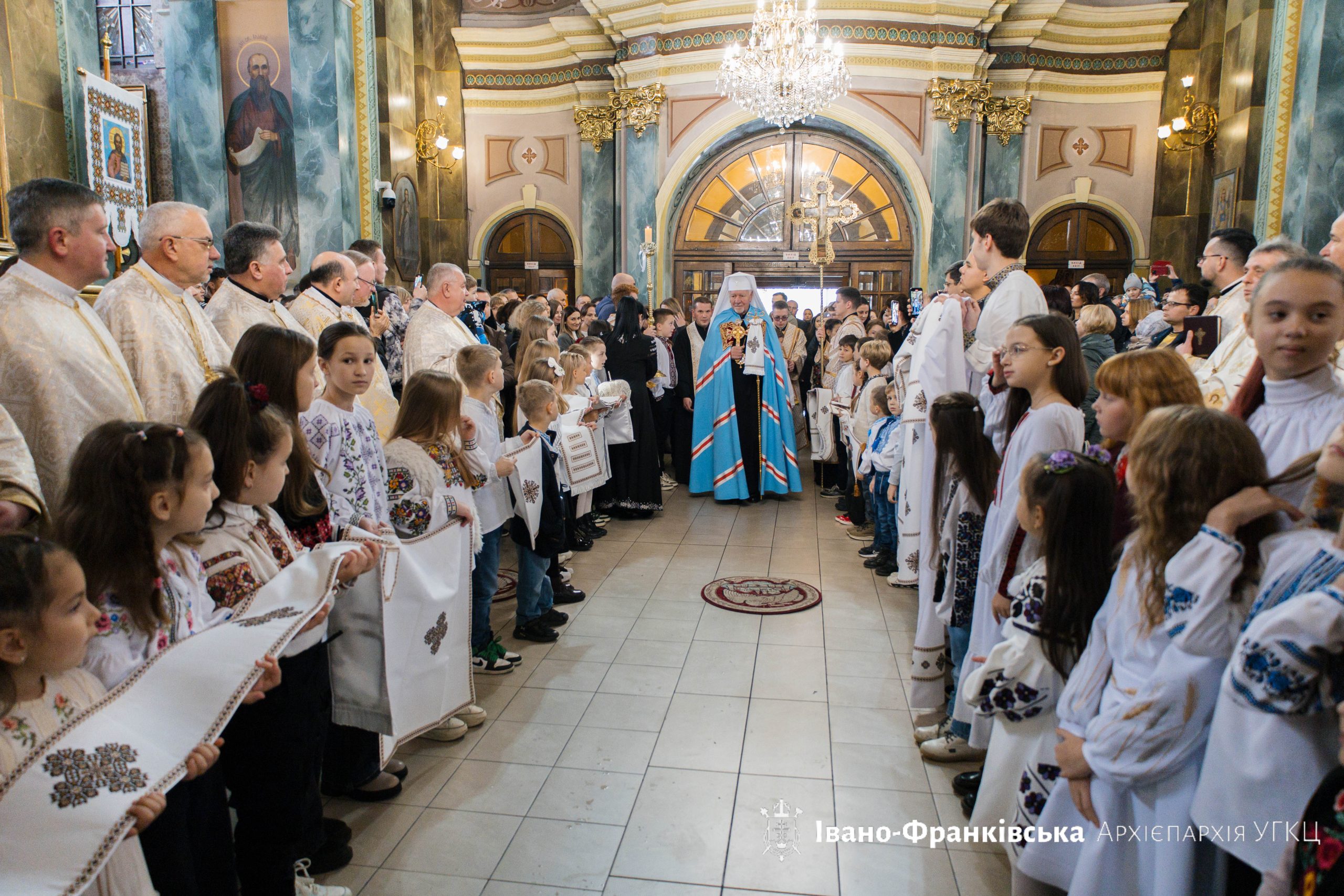 Вірні та духовенство Івано-Франківської Митрополії привітали Митрополита Володимира з днем народження Вірні та духовенство Івано-Франківської Митрополії привітали Митрополита Володимира з днем народження