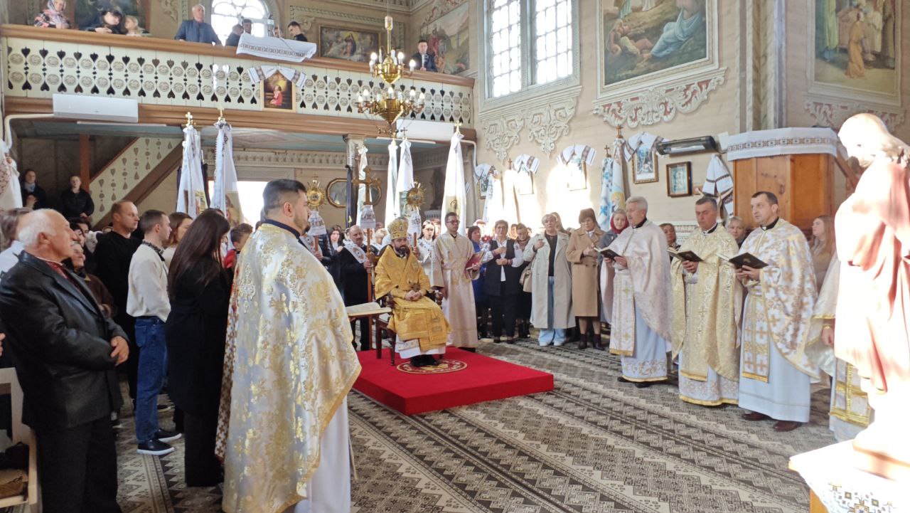 Владика Микола візитував столітній храм св. влкмцц. Параскевії у Брошневі Владика Микола візитував столітній храм св. влкмцц. Параскевії у Брошневі