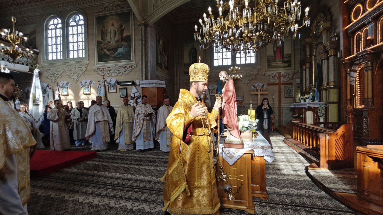 Владика Микола візитував столітній храм св. влкмцц. Параскевії у Брошневі Владика Микола візитував столітній храм св. влкмцц. Параскевії у Брошневі