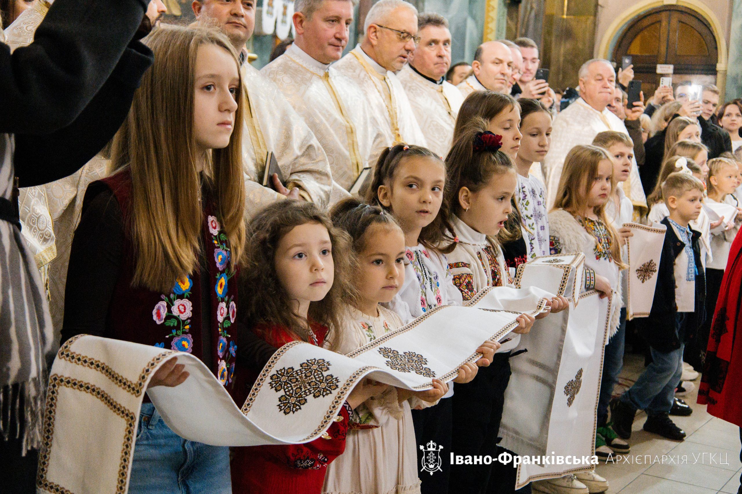 Вірні та духовенство Івано-Франківської Митрополії привітали Митрополита Володимира з днем народження Вірні та духовенство Івано-Франківської Митрополії привітали Митрополита Володимира з днем народження