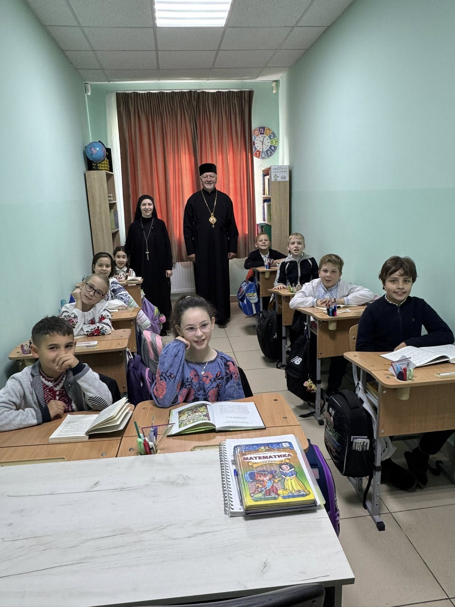 Владика Володимир відвідав Католицьку школу ім. Софрона Дмитерка у Микитинцях Владика Володимир відвідав Католицьку школу ім. Софрона Дмитерка у Микитинцях