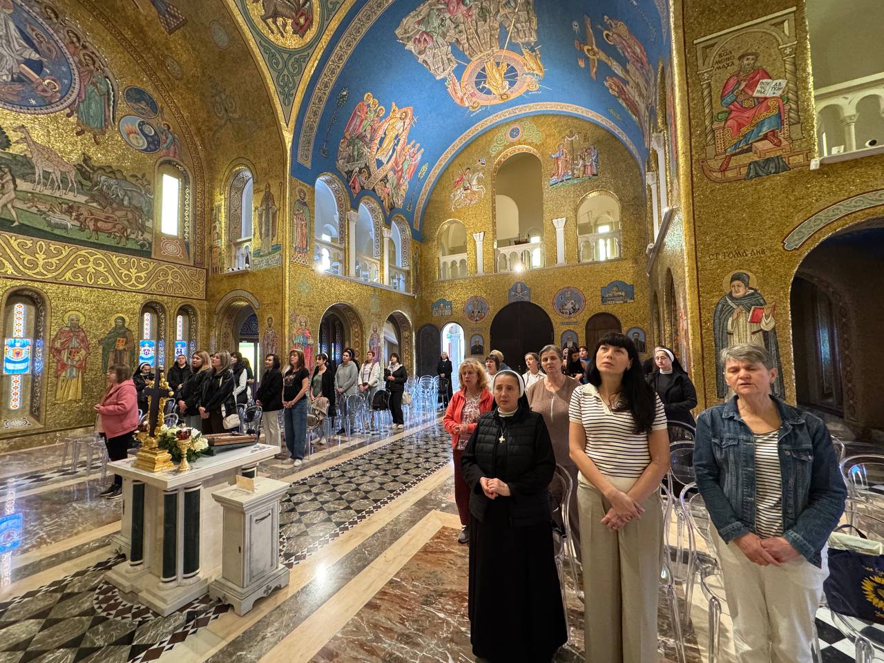 Спільнота Католицької початкової школи здійснила паломництво святинями Європи Спільнота Католицької початкової школи здійснила паломництво святинями Європи