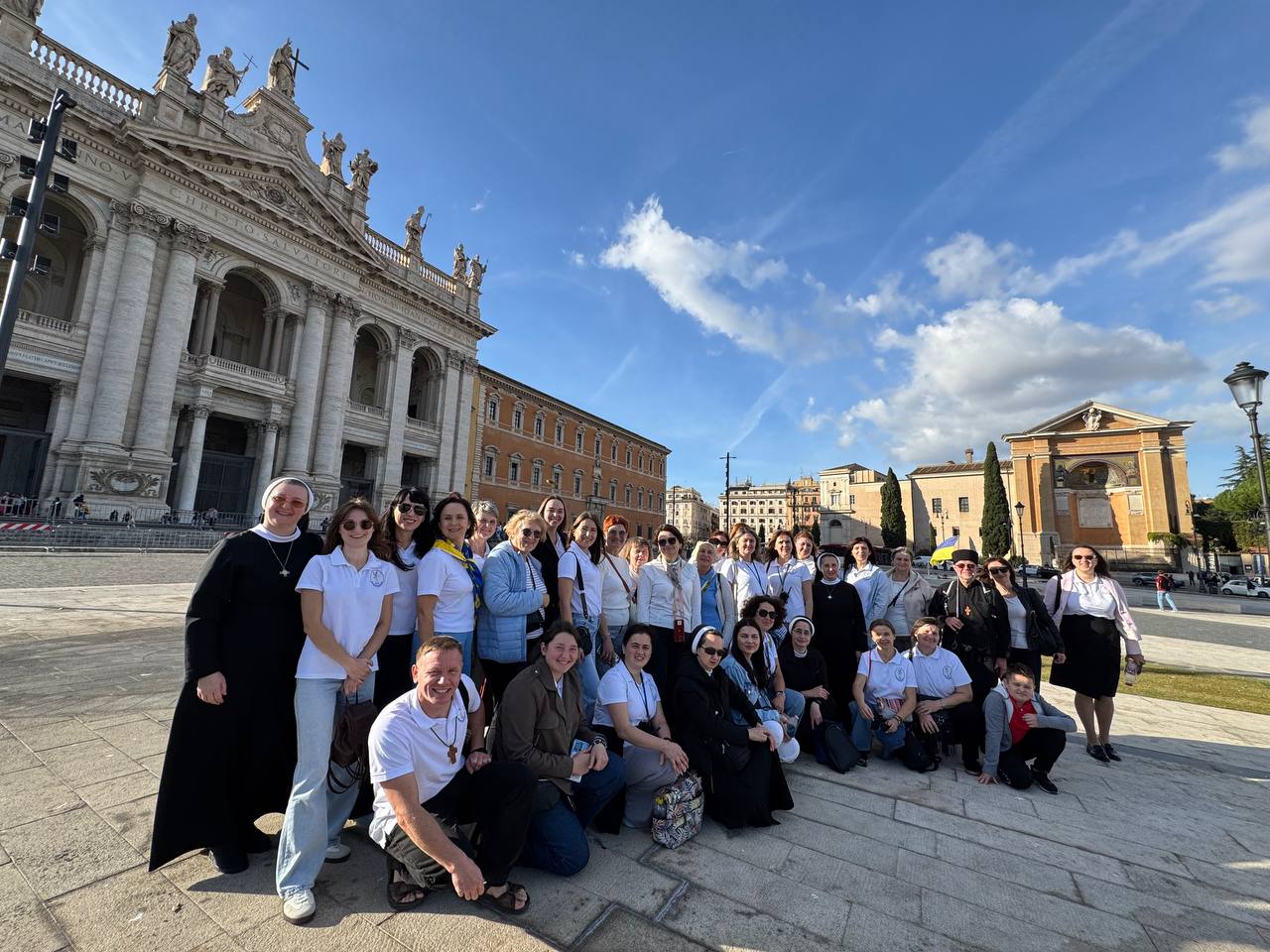 Спільнота Католицької початкової школи здійснила паломництво святинями Європи Спільнота Католицької початкової школи здійснила паломництво святинями Європи