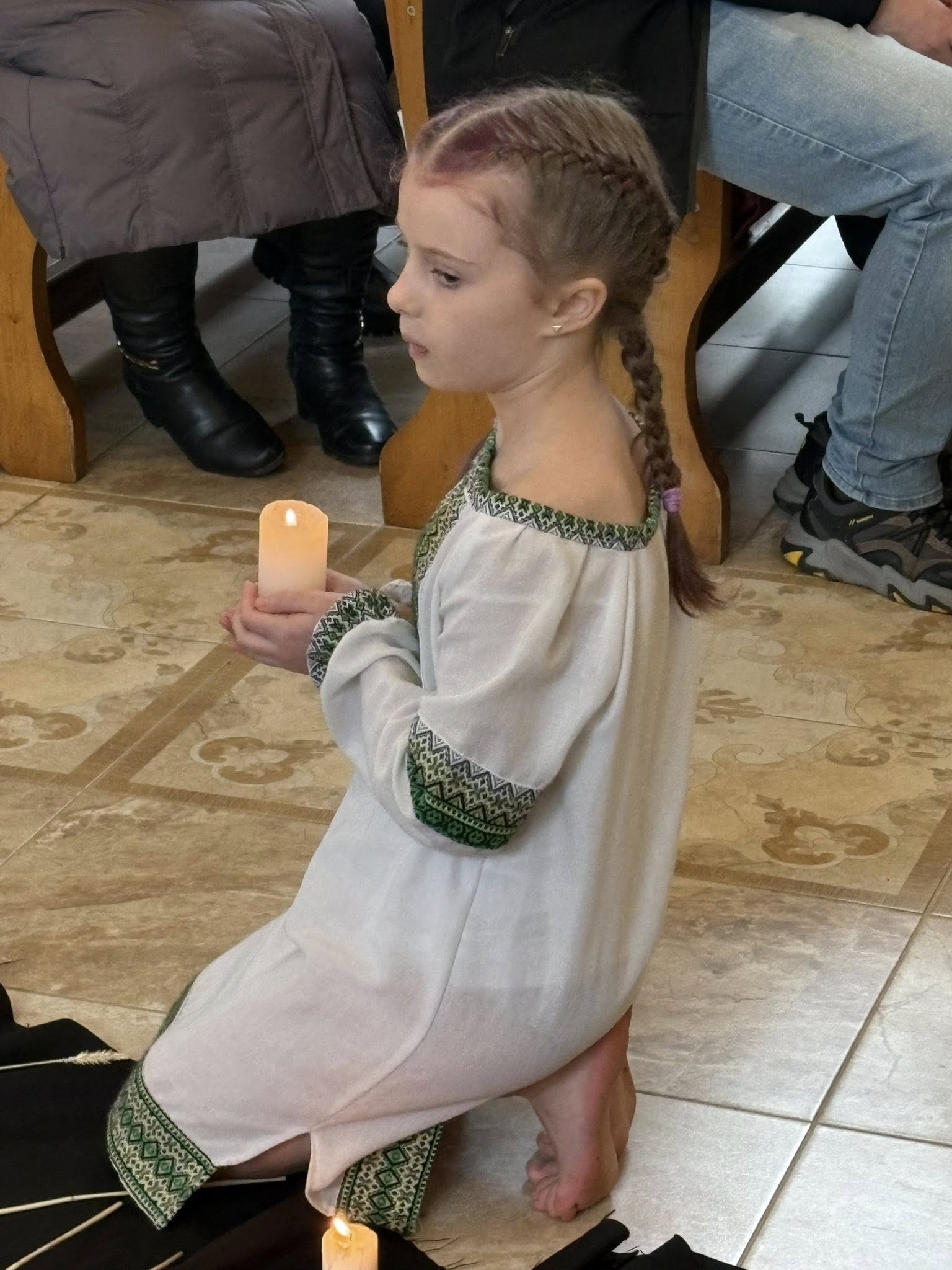 Юні вірні парафії Вознесіння Господнього провели мистецький захід, вшановуючи жертви Голодомору Юні вірні парафії Вознесіння Господнього провели мистецький захід, вшановуючи жертви Голодомору