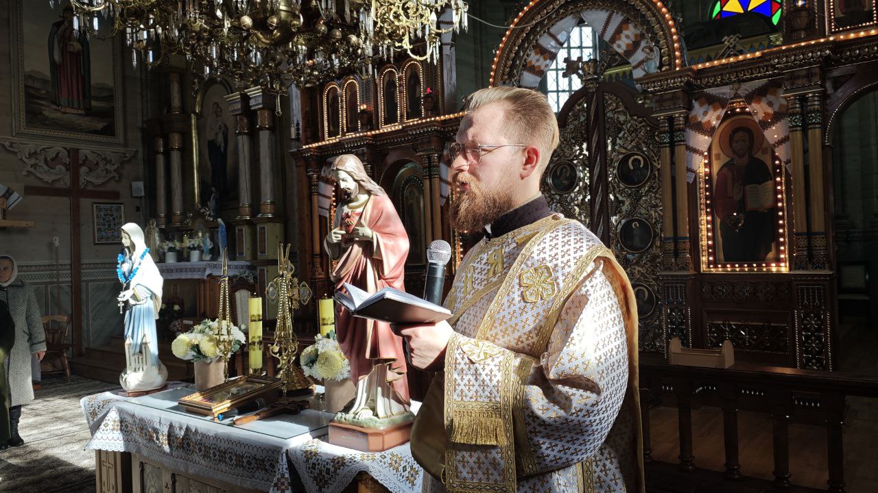 Владика Микола візитував столітній храм св. влкмцц. Параскевії у Брошневі Владика Микола візитував столітній храм св. влкмцц. Параскевії у Брошневі