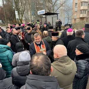 Глава УГКЦ з католицькими єпископами України на місці трагедії в Тернополі: «Ваш біль є болем усього тіла Христової Церкви» Глава УГКЦ з католицькими єпископами України на місці трагедії в Тернополі: «Ваш біль є болем усього тіла Христової Церкви»