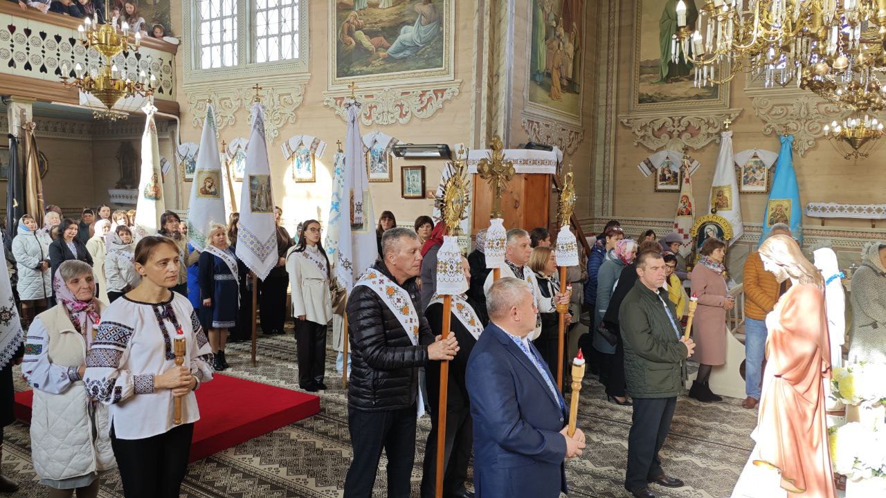 Владика Микола візитував столітній храм св. влкмцц. Параскевії у Брошневі Владика Микола візитував столітній храм св. влкмцц. Параскевії у Брошневі