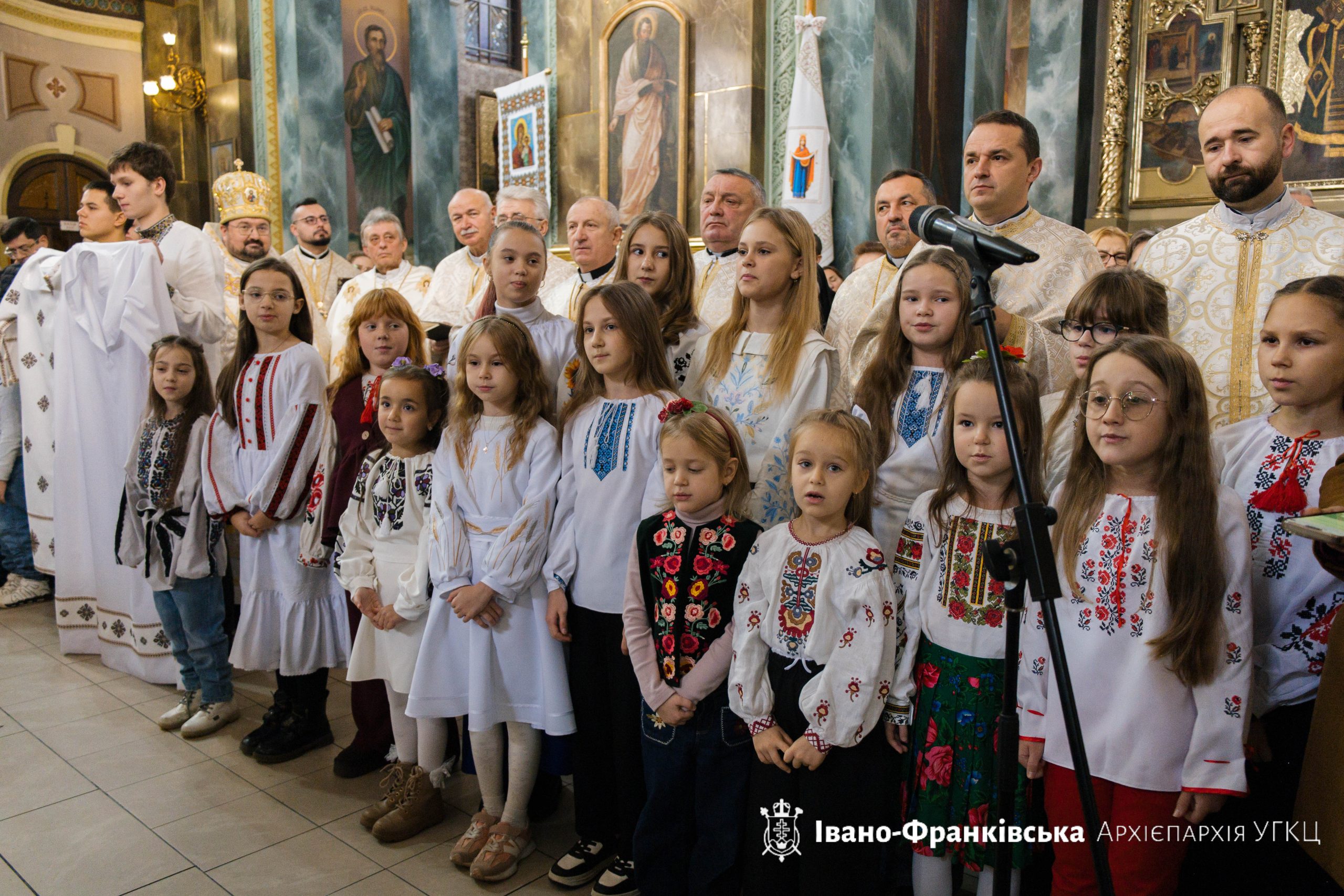 Вірні та духовенство Івано-Франківської Митрополії привітали Митрополита Володимира з днем народження Вірні та духовенство Івано-Франківської Митрополії привітали Митрополита Володимира з днем народження