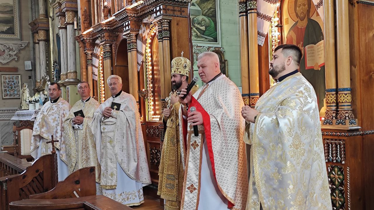 Владика Микола візитував столітній храм св. влкмцц. Параскевії у Брошневі Владика Микола візитував столітній храм св. влкмцц. Параскевії у Брошневі