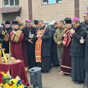 Глава УГКЦ з католицькими єпископами України на місці трагедії в Тернополі: «Ваш біль є болем усього тіла Христової Церкви» Глава УГКЦ з католицькими єпископами України на місці трагедії в Тернополі: «Ваш біль є болем усього тіла Христової Церкви»