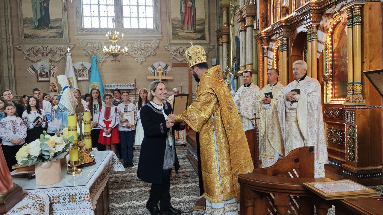 Владика Микола візитував столітній храм св. влкмцц. Параскевії у Брошневі Владика Микола візитував столітній храм св. влкмцц. Параскевії у Брошневі