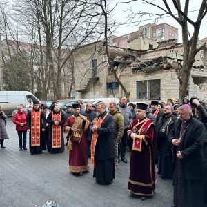 Глава УГКЦ з католицькими єпископами України на місці трагедії в Тернополі: «Ваш біль є болем усього тіла Христової Церкви» Глава УГКЦ з католицькими єпископами України на місці трагедії в Тернополі: «Ваш біль є болем усього тіла Христової Церкви»