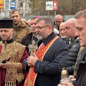 Глава УГКЦ з католицькими єпископами України на місці трагедії в Тернополі: «Ваш біль є болем усього тіла Христової Церкви» Глава УГКЦ з католицькими єпископами України на місці трагедії в Тернополі: «Ваш біль є болем усього тіла Христової Церкви»