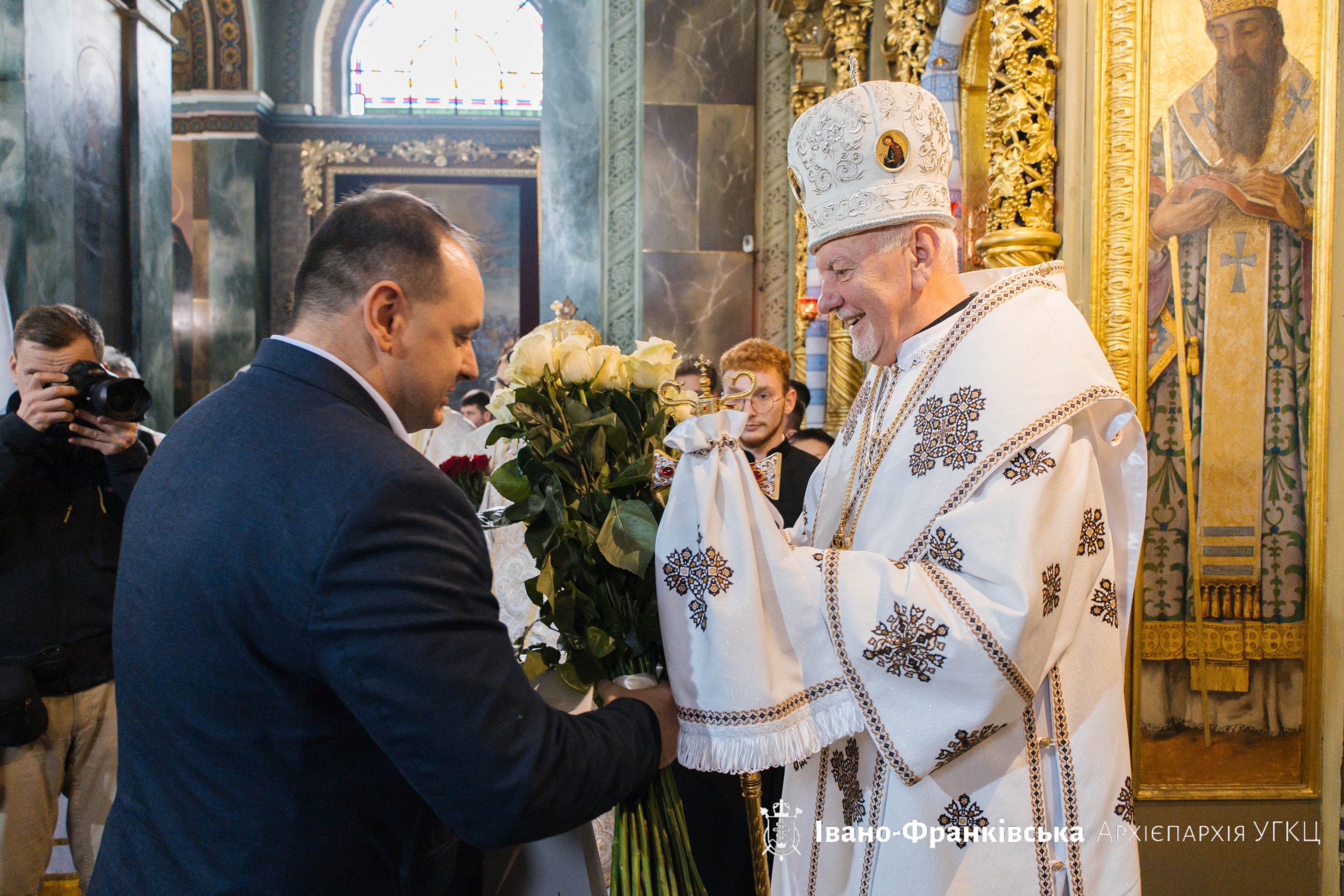 Вірні та духовенство Івано-Франківської Митрополії привітали Митрополита Володимира з днем народження Вірні та духовенство Івано-Франківської Митрополії привітали Митрополита Володимира з днем народження