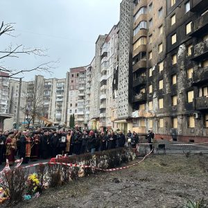 Глава УГКЦ з католицькими єпископами України на місці трагедії в Тернополі: «Ваш біль є болем усього тіла Христової Церкви» Глава УГКЦ з католицькими єпископами України на місці трагедії в Тернополі: «Ваш біль є болем усього тіла Христової Церкви»