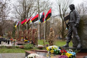 «Дзвін пам’яті» знову залунав у Меморіальному сквері Івано-Франківська