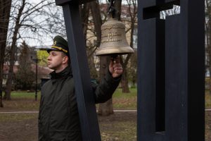 «Дзвін пам’яті» знову залунав у Меморіальному сквері Івано-Франківська