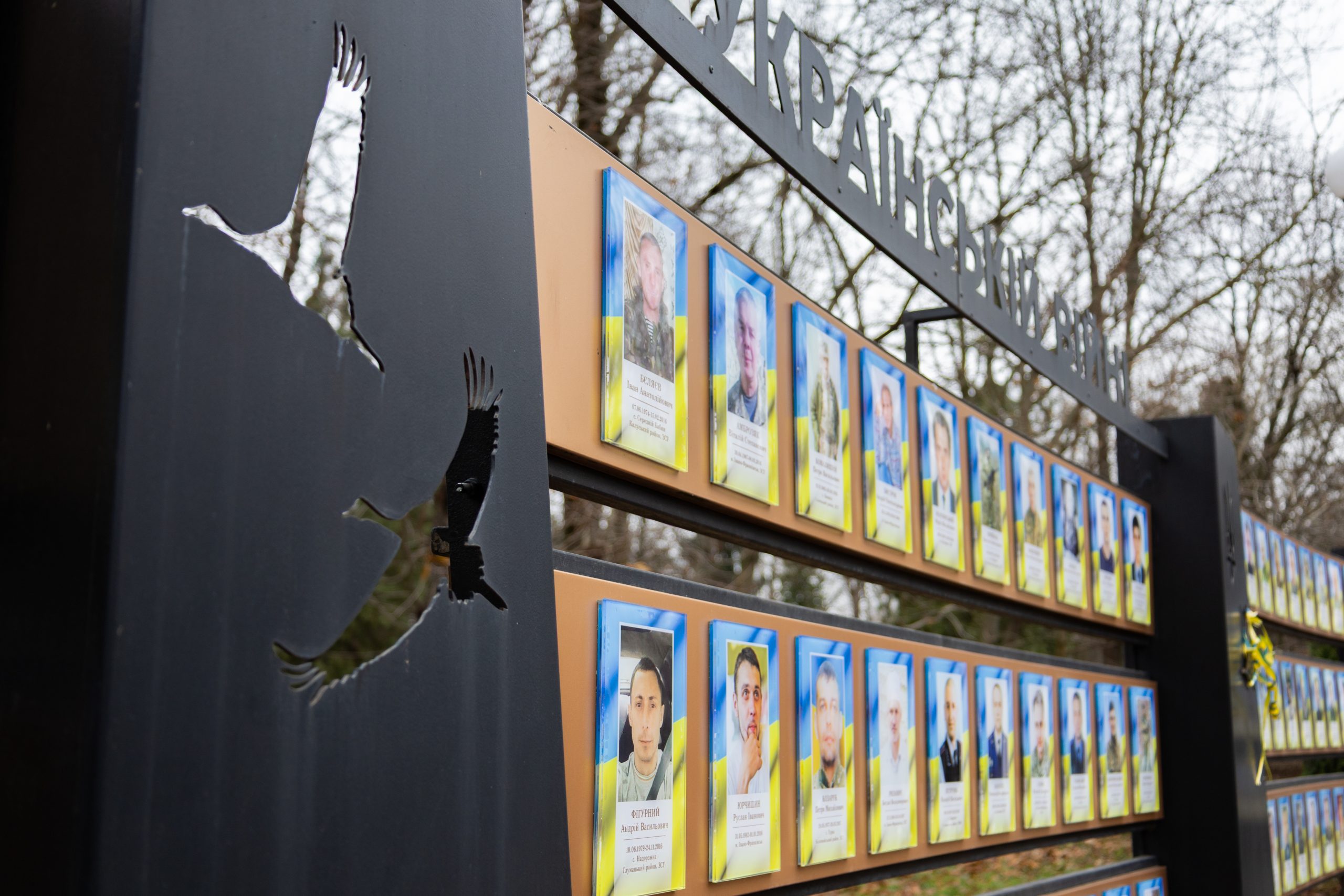 «Дзвін пам’яті» знову залунав у Меморіальному сквері Івано-Франківська «Дзвін пам’яті» знову залунав у Меморіальному сквері Івано-Франківська