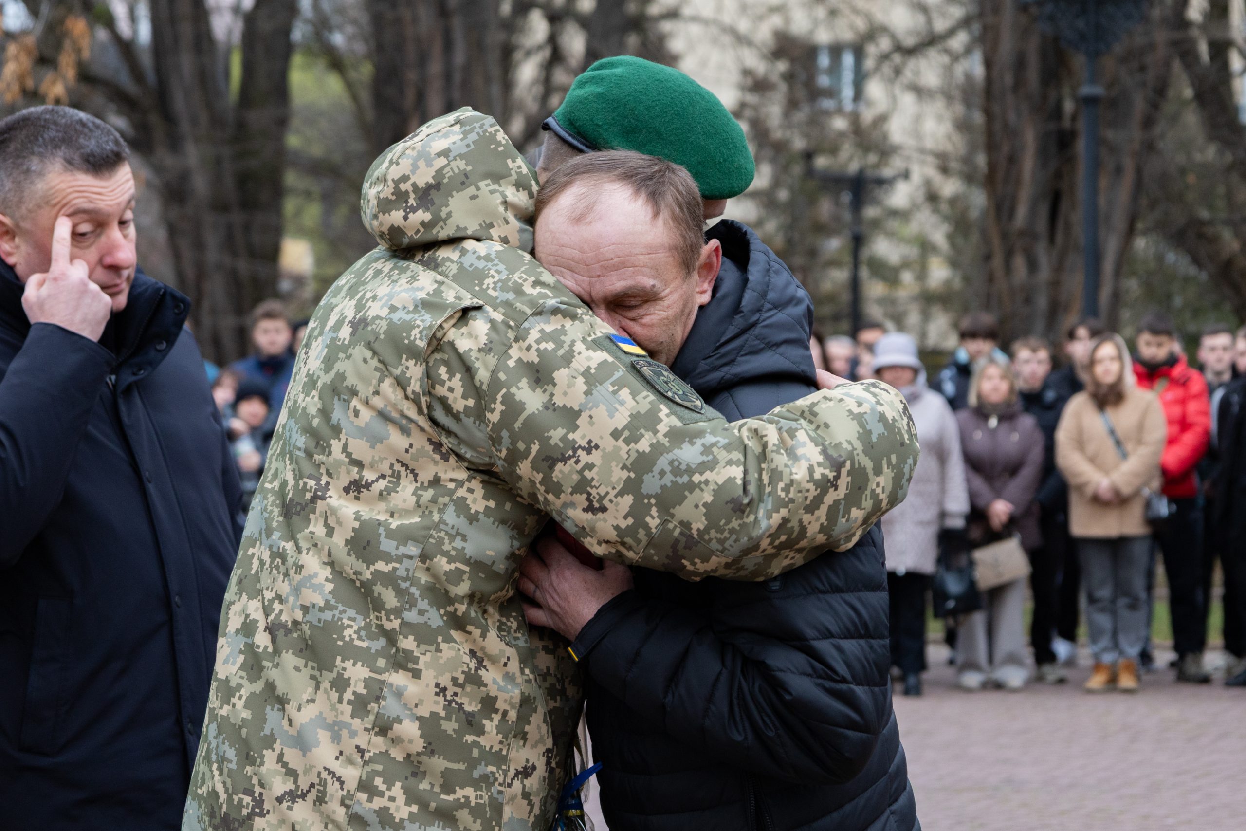 «Дзвін пам’яті» знову залунав у Меморіальному сквері Івано-Франківська «Дзвін пам’яті» знову залунав у Меморіальному сквері Івано-Франківська
