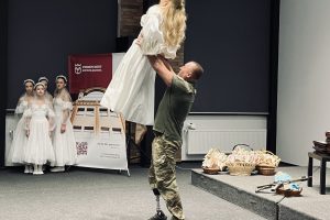 Владика Микола відвідав захід «У центрі Всесвіту — дитина» Владика Микола відвідав захід «У центрі Всесвіту — дитина»