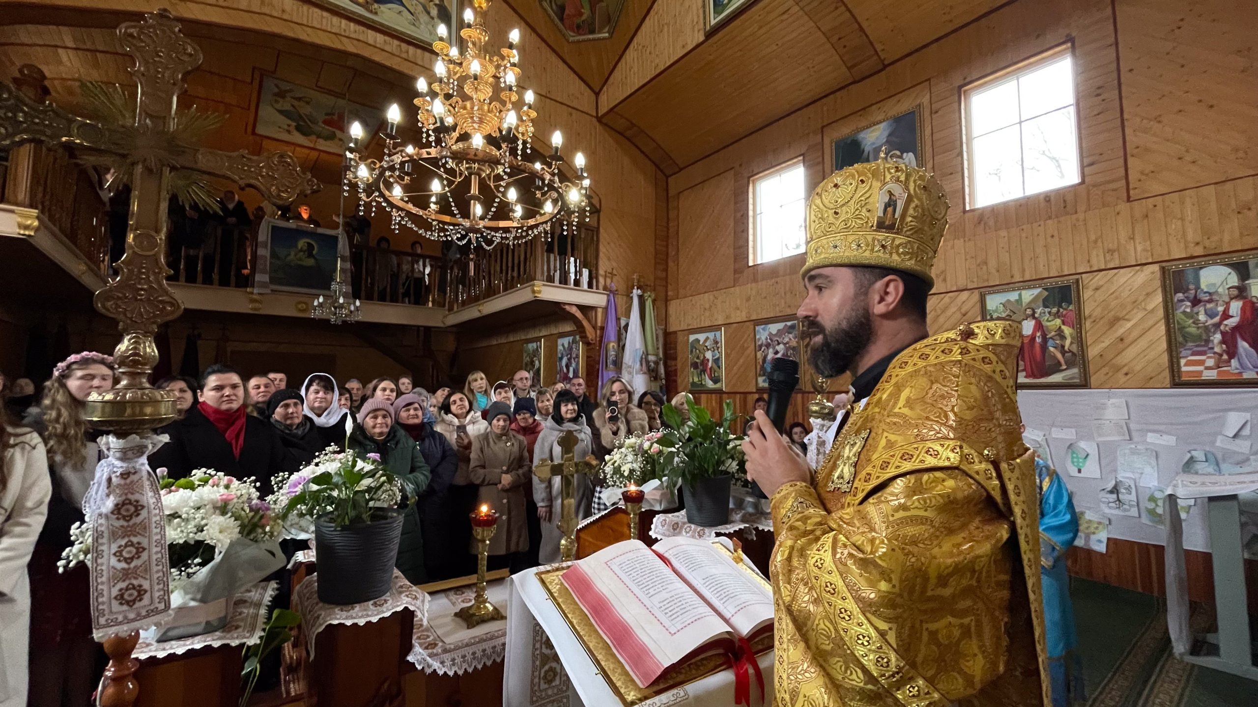 «Маленькі чуда відбуваються щодня», — Владика Микола у 135-літній парафії села Перекоси «Маленькі чуда відбуваються щодня», — Владика Микола у 135-літній парафії села Перекоси