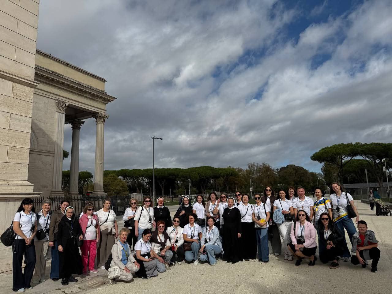 Спільнота Католицької початкової школи здійснила паломництво святинями Європи Спільнота Католицької початкової школи здійснила паломництво святинями Європи