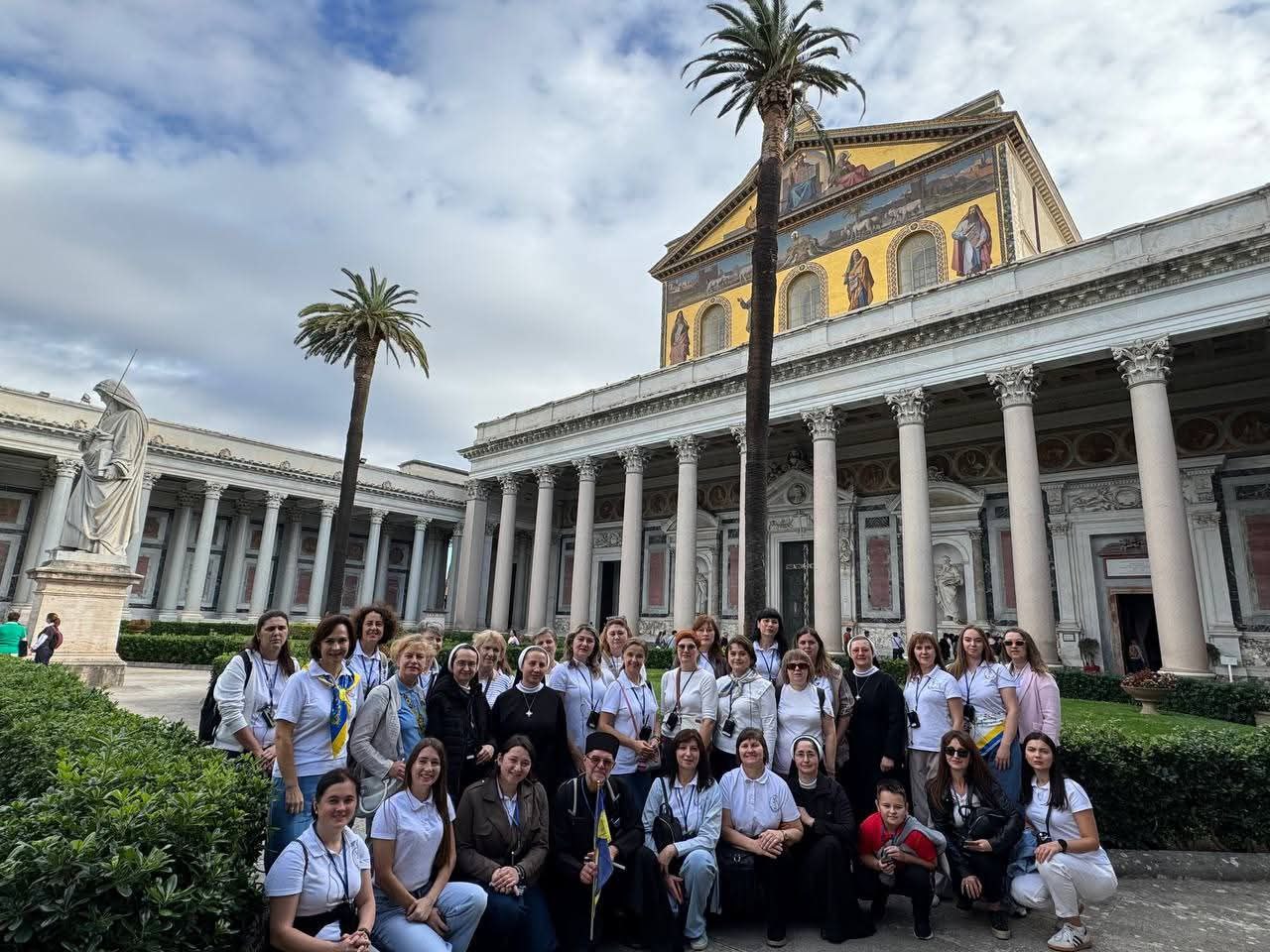 Спільнота Католицької початкової школи здійснила паломництво святинями Європи Спільнота Католицької початкової школи здійснила паломництво святинями Європи