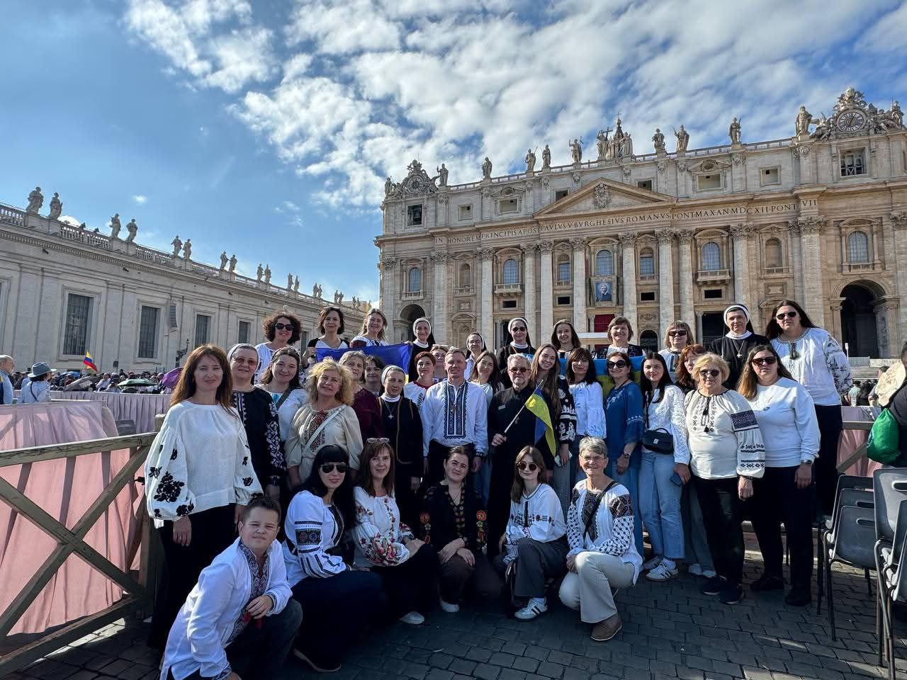 Спільнота Католицької початкової школи здійснила паломництво святинями Європи Спільнота Католицької початкової школи здійснила паломництво святинями Європи