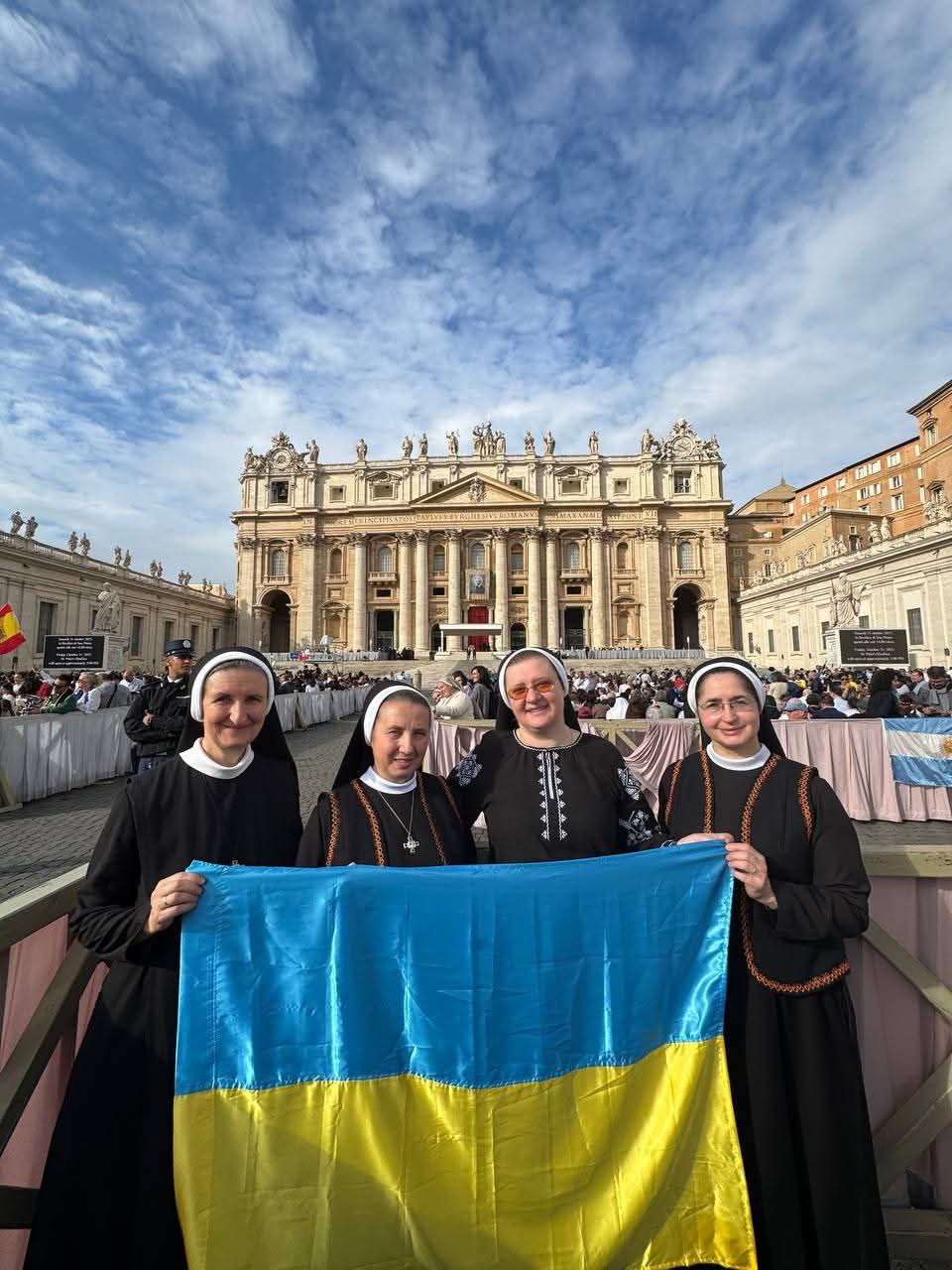 Спільнота Католицької початкової школи здійснила паломництво святинями Європи Спільнота Католицької початкової школи здійснила паломництво святинями Європи