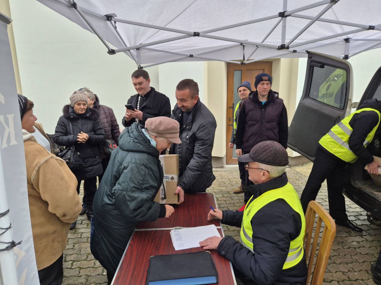 При Архікатедральному соборі в день убогого підтримали соціально вразливих людей При Архікатедральному соборі в день убогого підтримали соціально вразливих людей