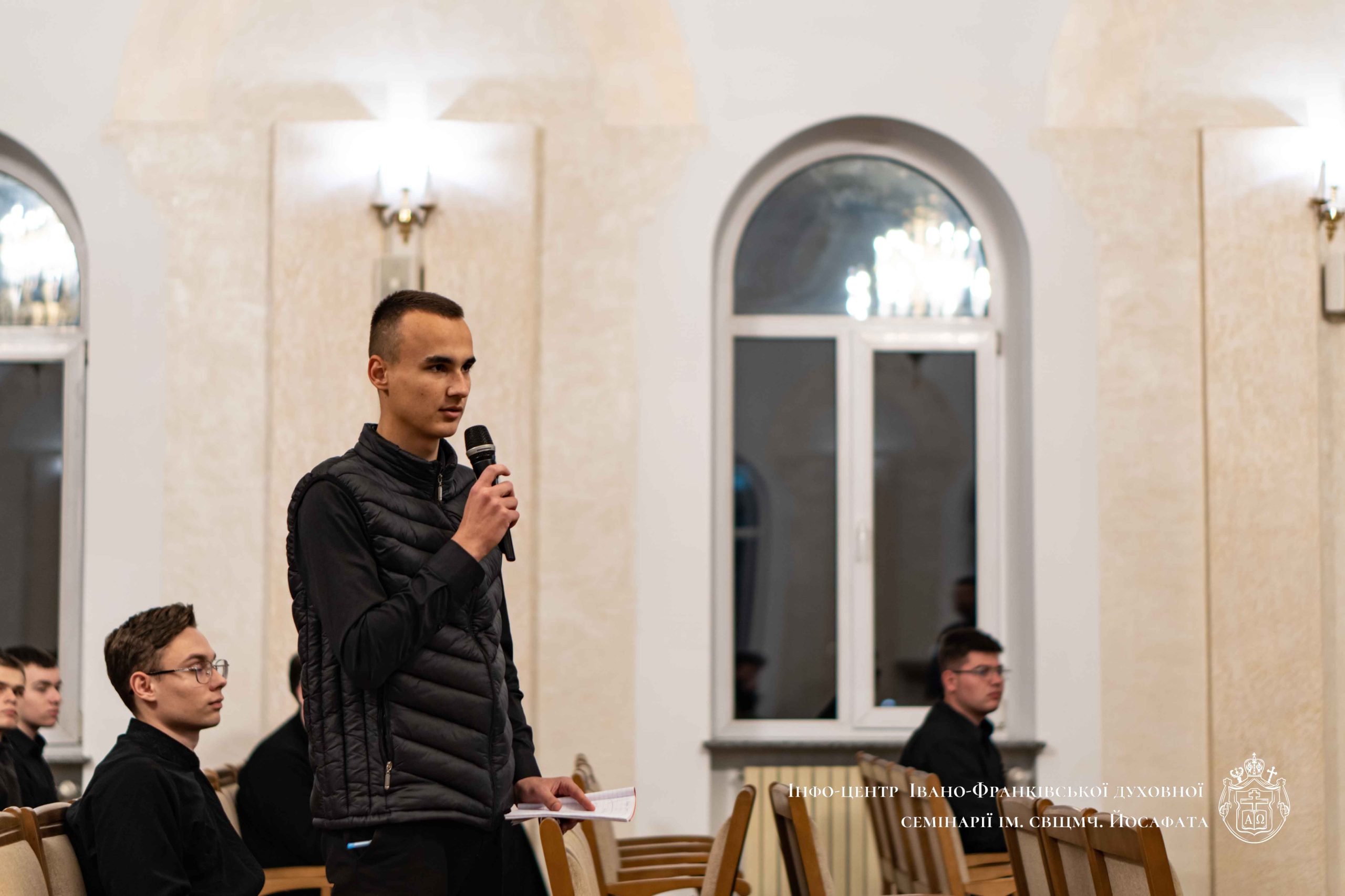 В Івано-Франківську відбулася презентація книги «Чому Ісус любить спізнюватися» В Івано-Франківську відбулася презентація книги «Чому Ісус любить спізнюватися»